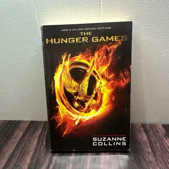 The Hunger Games Book Set - Black, Blue, Red Covers. 5 Books - Picture 9 of 12